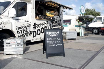 STOEPBORD SANDWICH 70X125 ZW